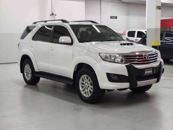 TOYOTA HILUX SW4 3.0 SRV 4X4 7 LUGARES 16V TURBO INTERCOOLER DIESEL 4P AUTOMÁTICO